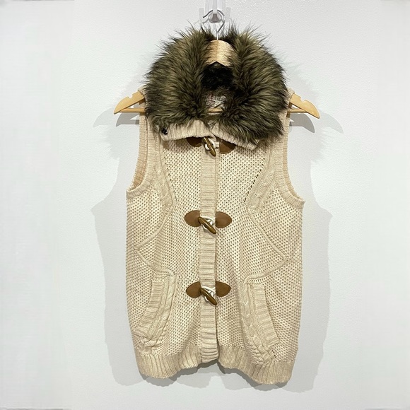 NWOT Pink Republic Faux Fur Collar Wooden Toggle Button Front Sweater Vest - Picture 7 of 16